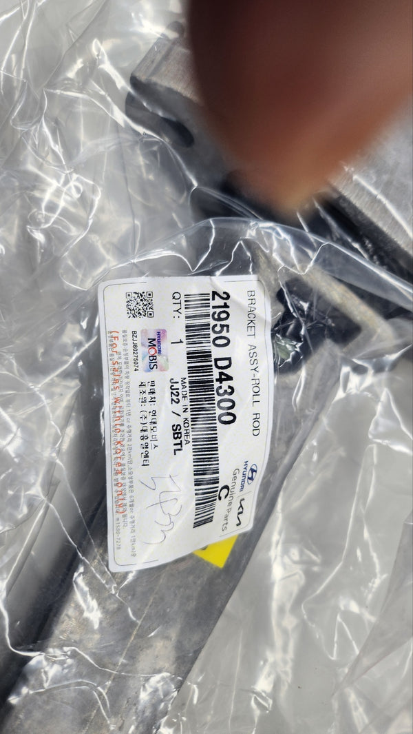 21950D4300-BRACKET ASSY-ROLL ROD