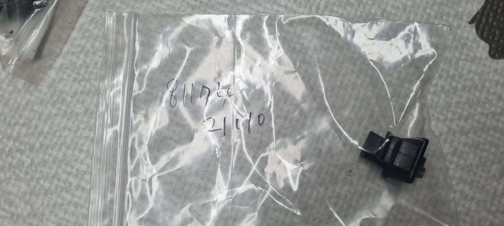8117421010-CLIP-HOOD/T-LID