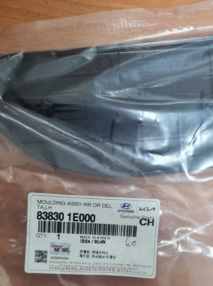 838301E000-MOULDING ASSY-RR DR DELTA LH