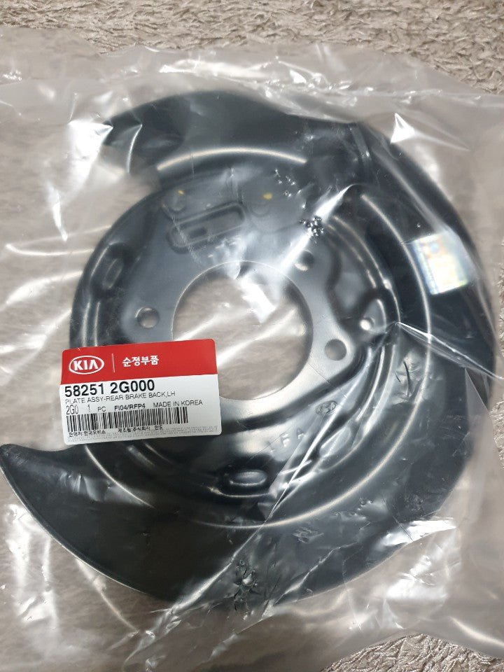 582512G000-PLATE ASSY-RR BRAKE BACK LH