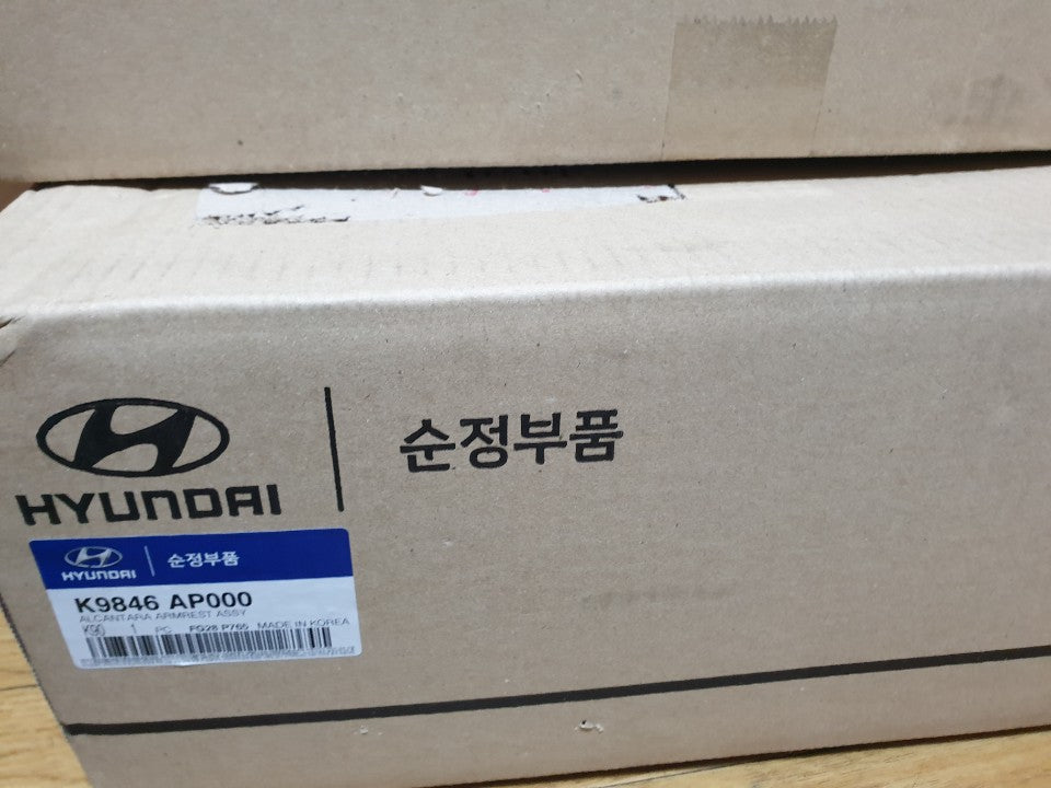 K9846AP000-ALCANTARA ARMREST ASSY