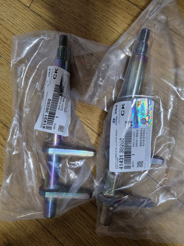 4143139260-SHAFT COMPLETE-CLUTCH REL FORK