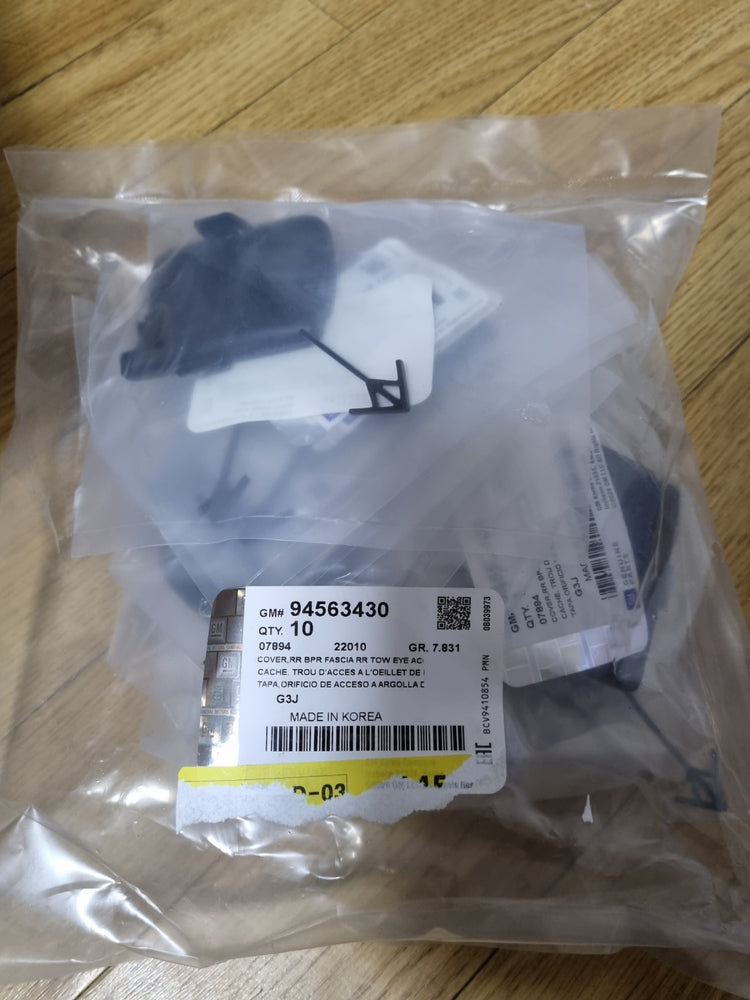 94563430-COVER,RR BPR FASCIA RR TOW EYE ACC HOLE