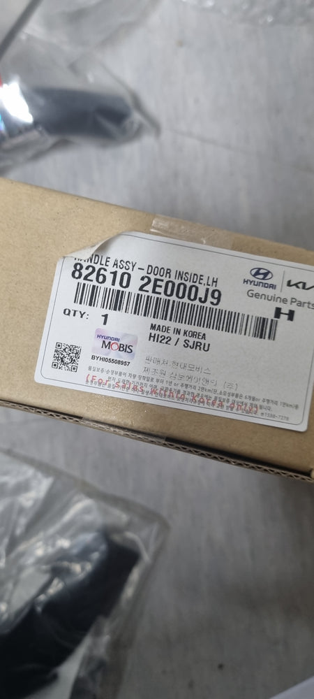 826102E000J9-HANDLE ASSY-DR I/S LH