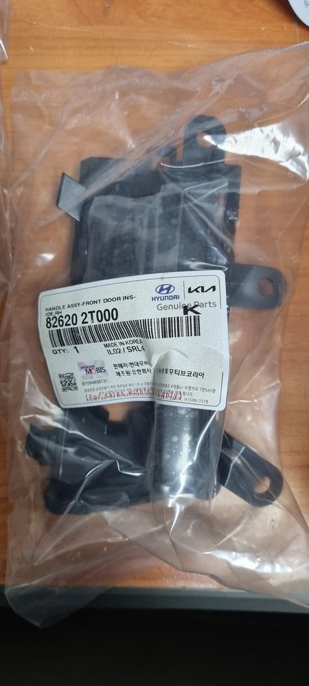 826202T000-HDL ASSY-FR DR I/S RH