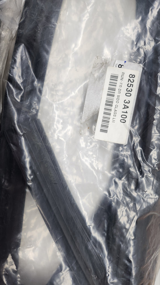 825303A100-RUN-FR DR WDO GLASS LH