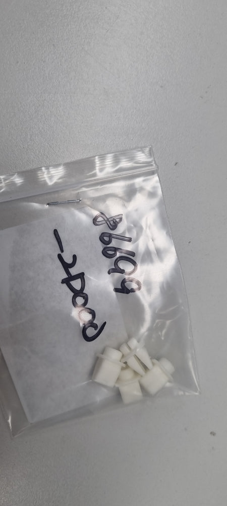 866992D000-RETAINER-BUMPER SIDE MTG