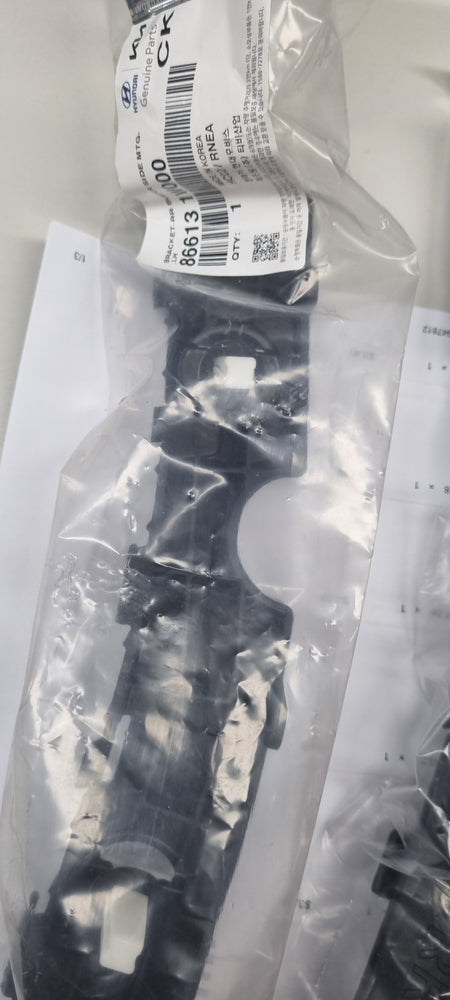 866131W000-BRACKET ASSY-RR BUMPER SIDE MT