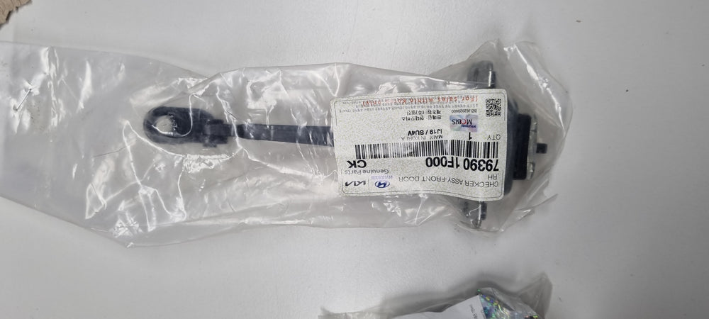793901F000-CHECKER ASSY-FR DOOR RH