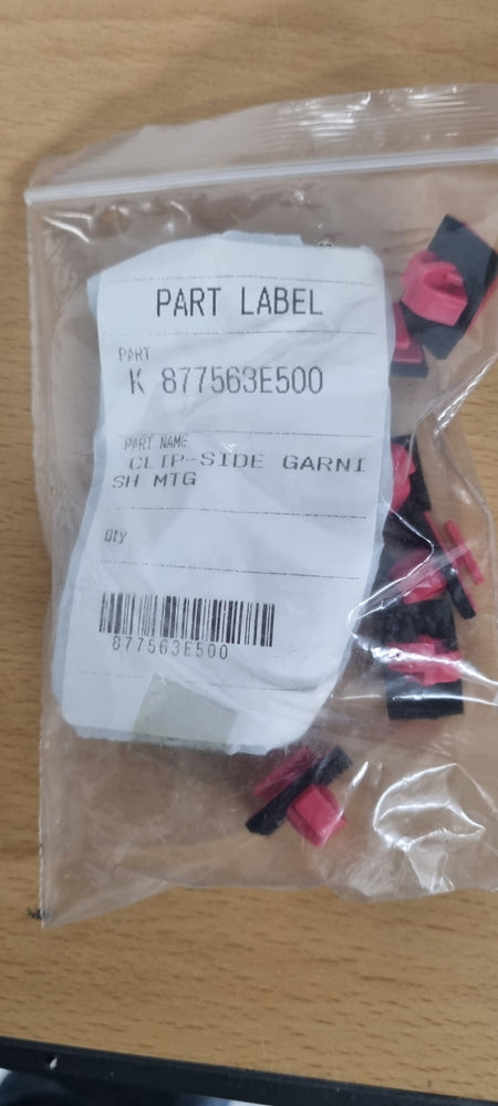 877563E500-CLIP-SIDE GARNISH MTG