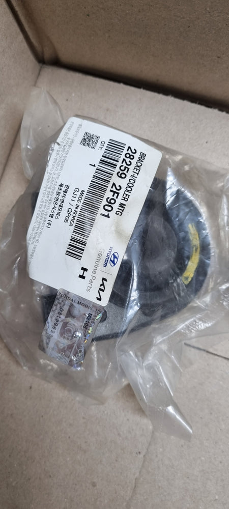 282592F901-BRACKET-I/COOLER MTG