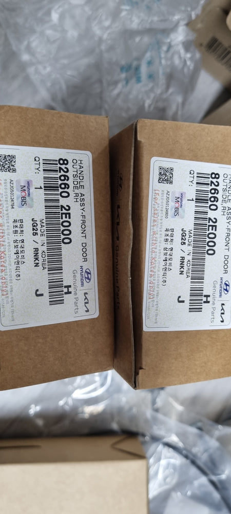 826602E000-HANDLE ASSY-FR DR O/S RH