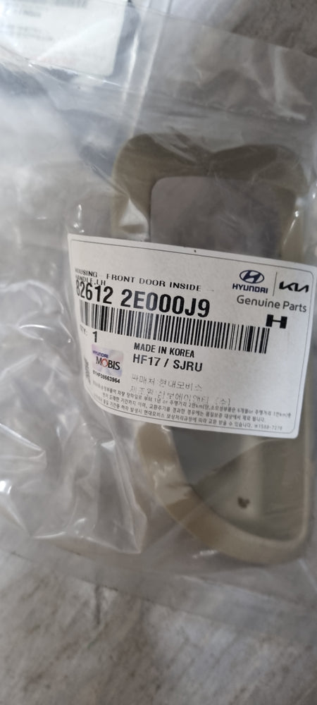 826122E000J9-HOUSING-FR DR I/S HANDLE LH