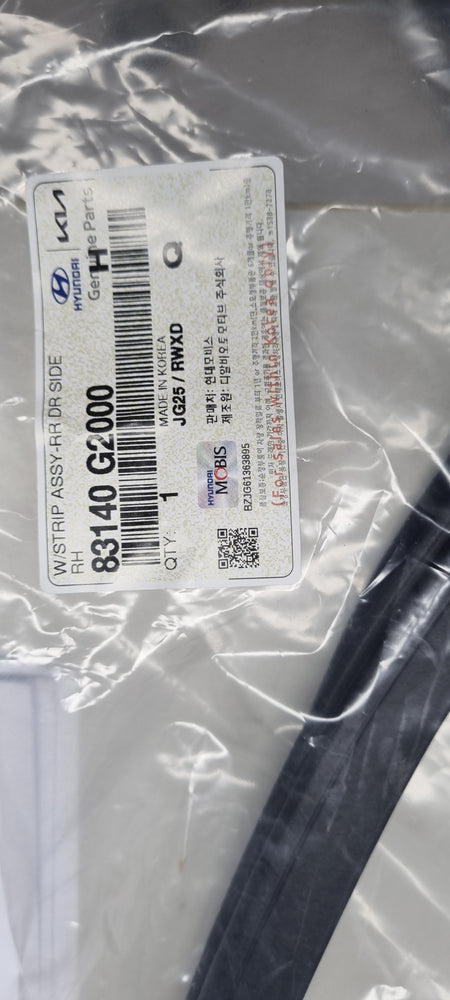 83140G2000-W/STRIP ASSY-RR DR SIDE RH