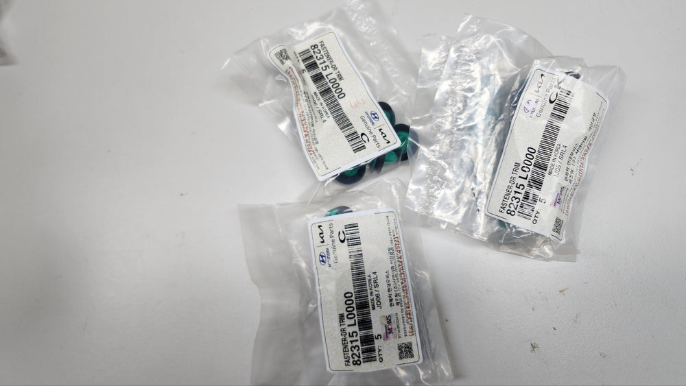 82315L0000-FASTENER-DR TRIM