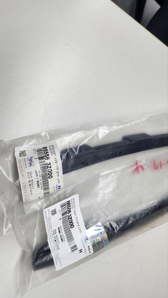 865563Z000-BRKT ASSY-FR BPR UPR SIDE RH