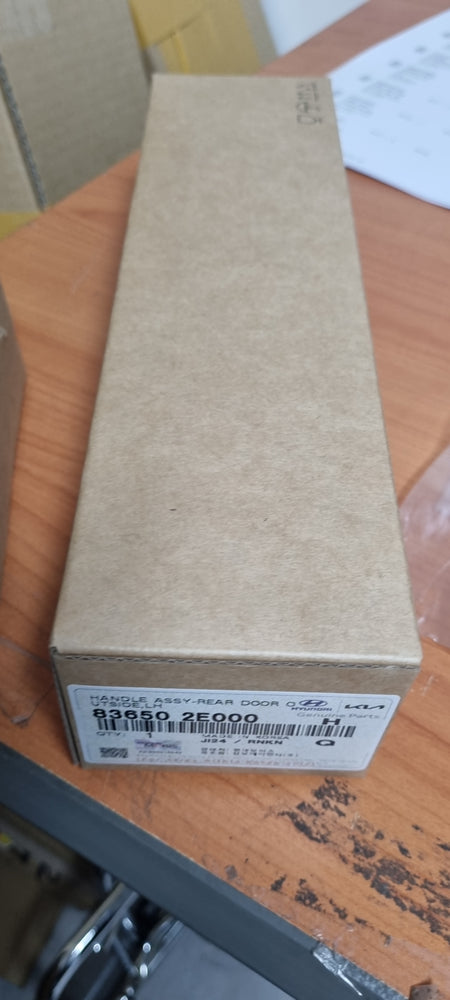 836502E000-HANDLE ASSY-RR DR O/S LH