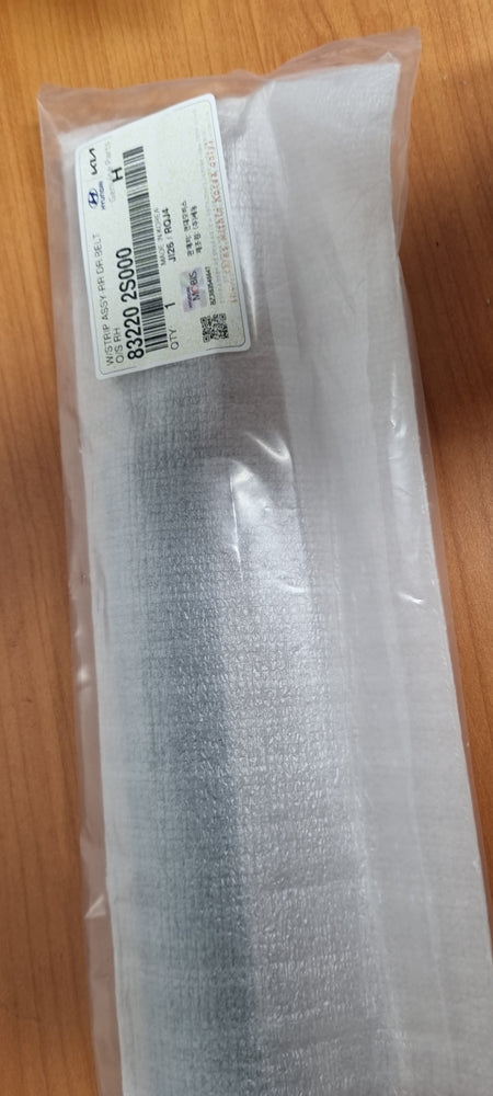 832202S000-W/STRIP ASSY-RR DR BELT O/S RH