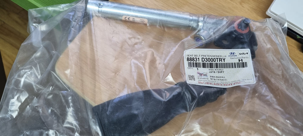 88831D3000TRY-SEAT BELT PRETENSIONER LH