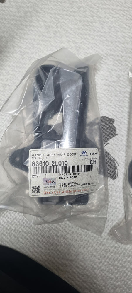 836102L010-HDL ASSY-RR DR I/S LH