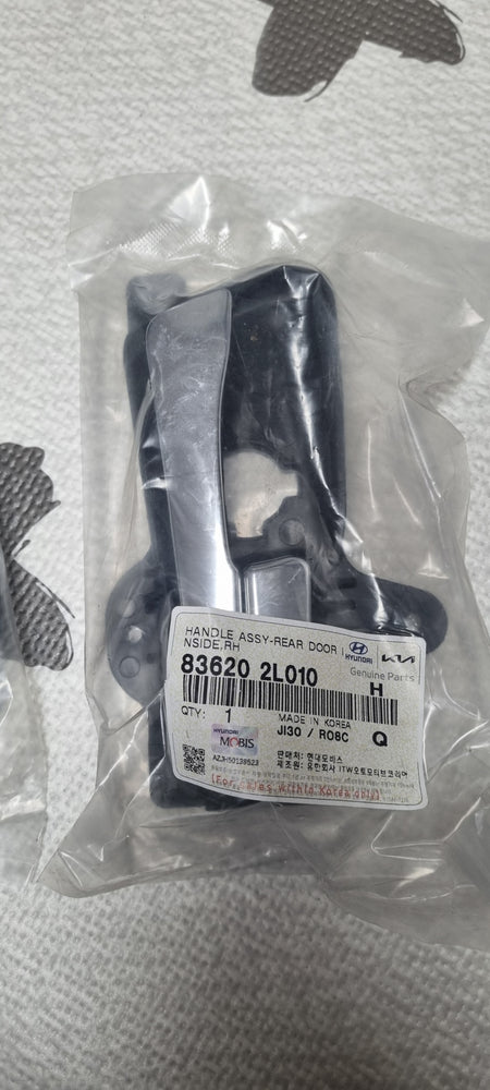 836202L010-HDL ASSY-RR DR I/S RH
