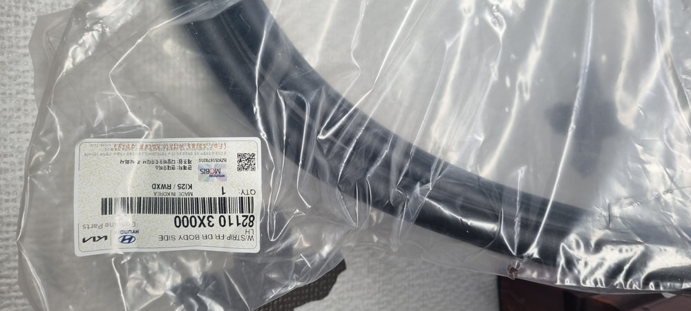 821103X000-W/STRIP-FR DR BODY SIDE LH