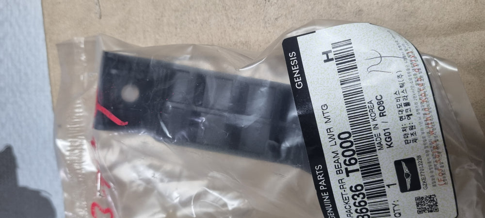 86636T6000-BRACKET-RR BEAM LWR MTG