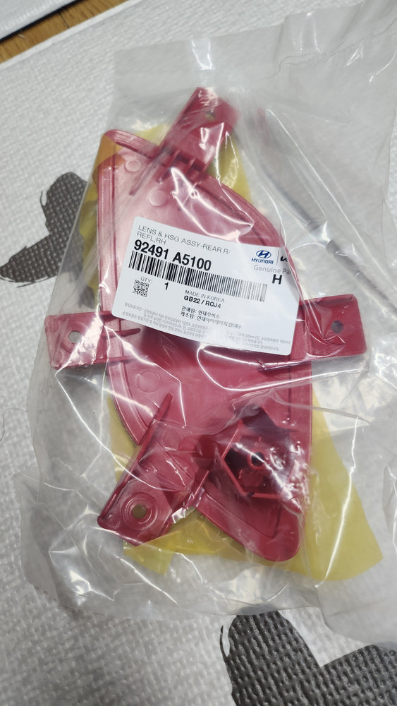 92491A5100-LENS & HSG ASSY-RR R/REFL RH