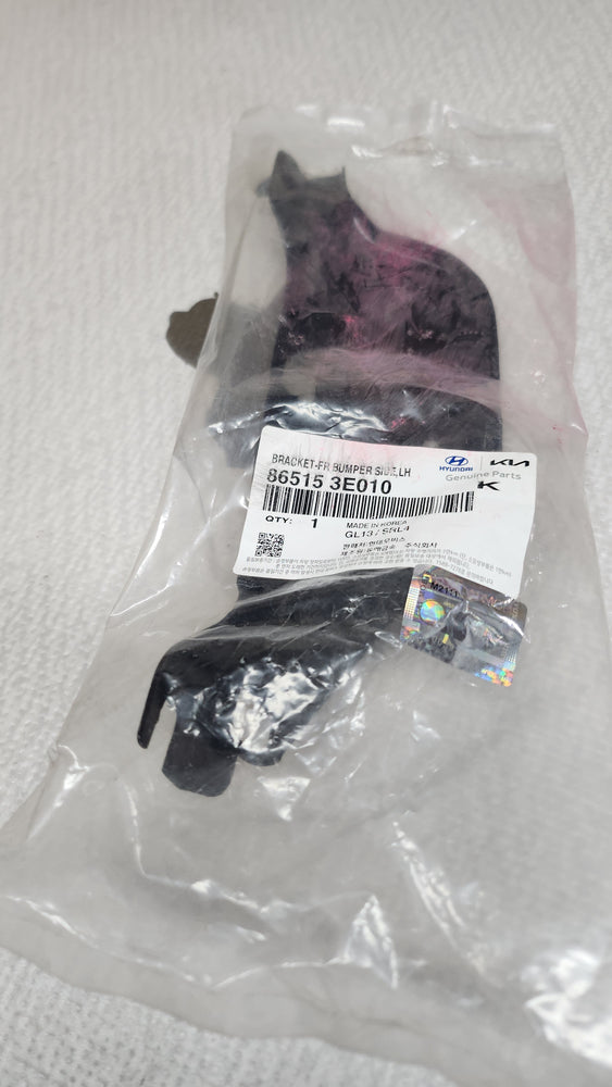 865153E010-BRACKET-FR BUMPER SIDE LH