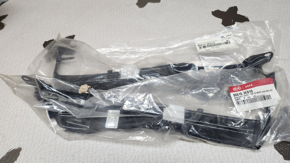 866153E010-BRACKET ASSY-RR BUMPER SIDE MT