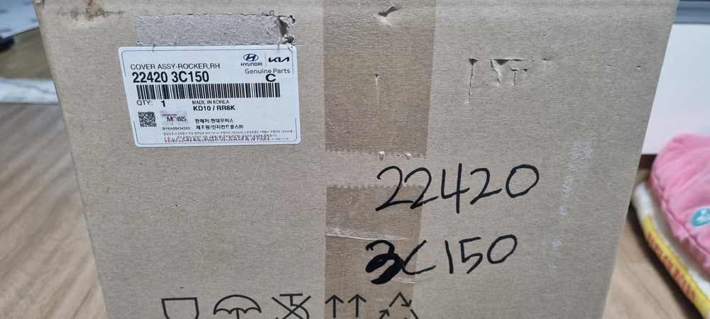224203C150-COVER ASSY-ROCKER RH