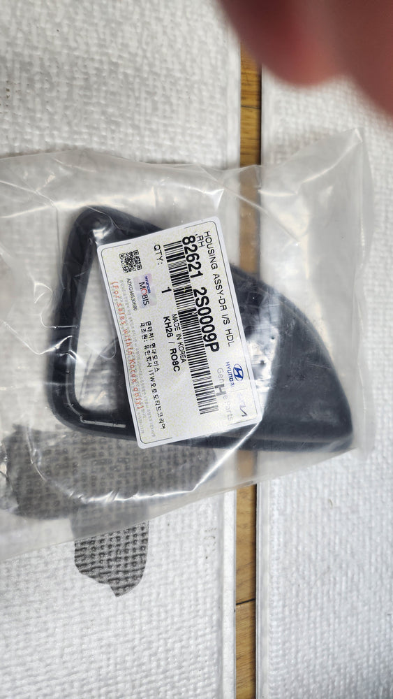 826212S0009P-HOUSING ASSY-DR I/S HDL RH